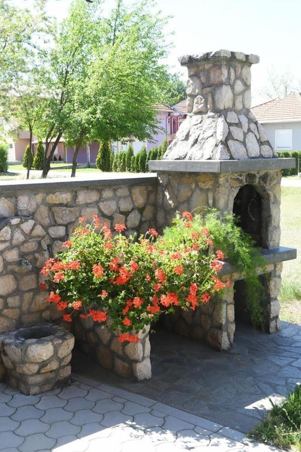 Apartamento Sobe Alex Veliko Gradište Exterior foto